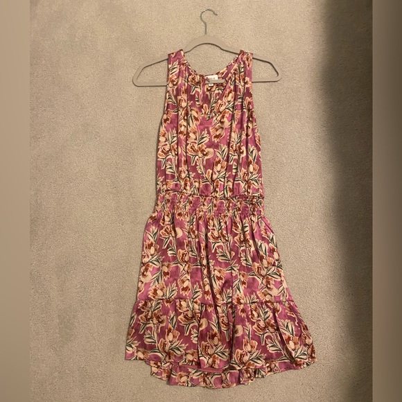 Evereve Dresses & Skirts - Floral dress, lightly worn
